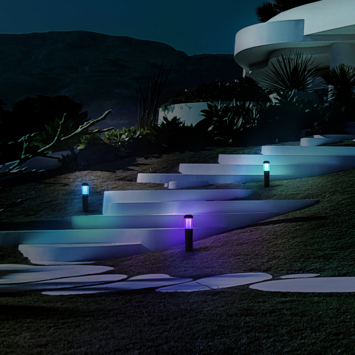 LIFX Outdoor SuperColor Path Light Round - 800 Lumens