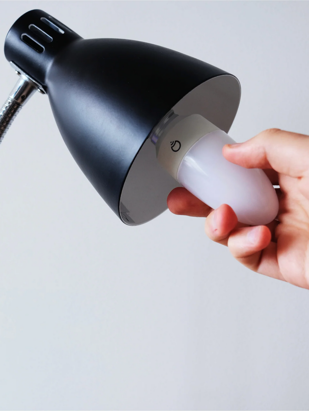 LIFX SuperColor Candle E26 Screw - 190 Lumens